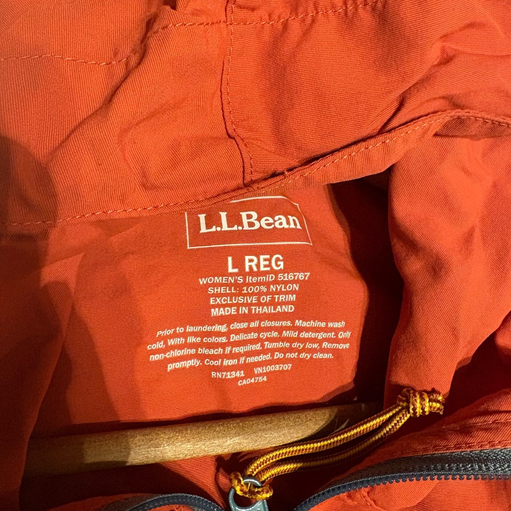 L.L.Bean Anorak Mountain Classic
Orange Tapered Trim Lightweight Jacket - Picture 7 of 15